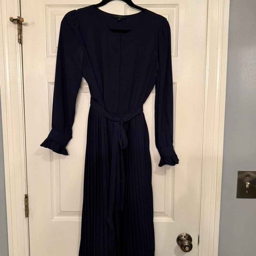 J.Crew navy pleated dress w/ tie waist, bell sleeves. Missing 1 belt loop. Sz 4 - Picture 2 of 8